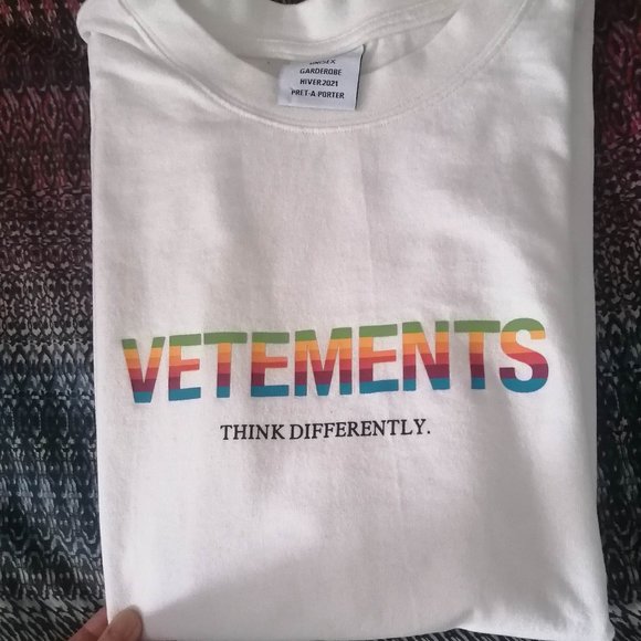 VETEMENTS "THINK DIFFERENTLY" t shirt in white - Picture 1 of 11